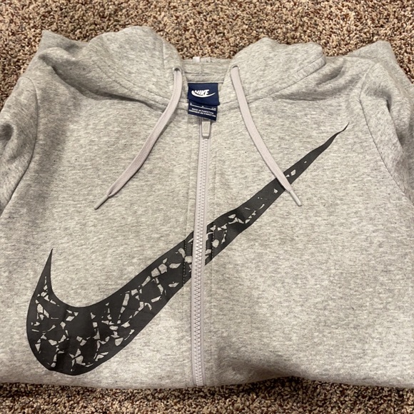 Brand new Nike jacket - Picture 3 of 3